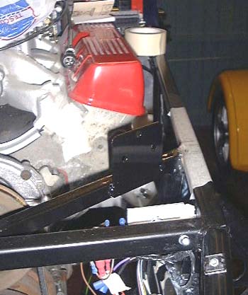 Oil filter mounting